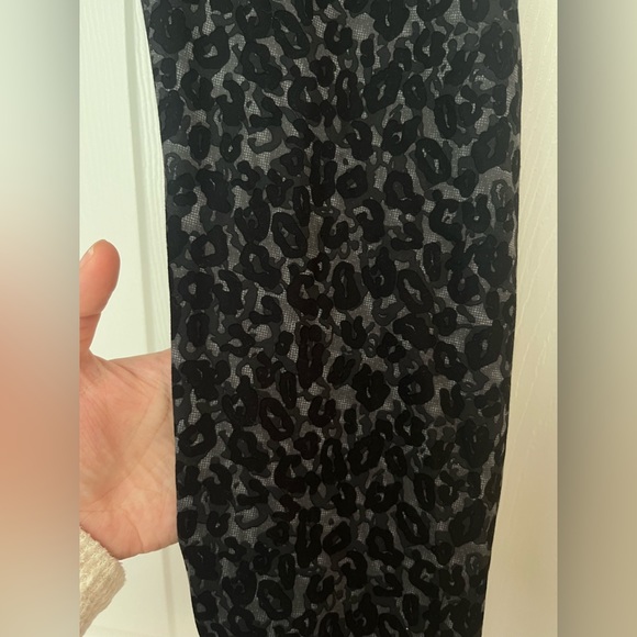 High Rise Cheta Print Leggings - Picture 3 of 8